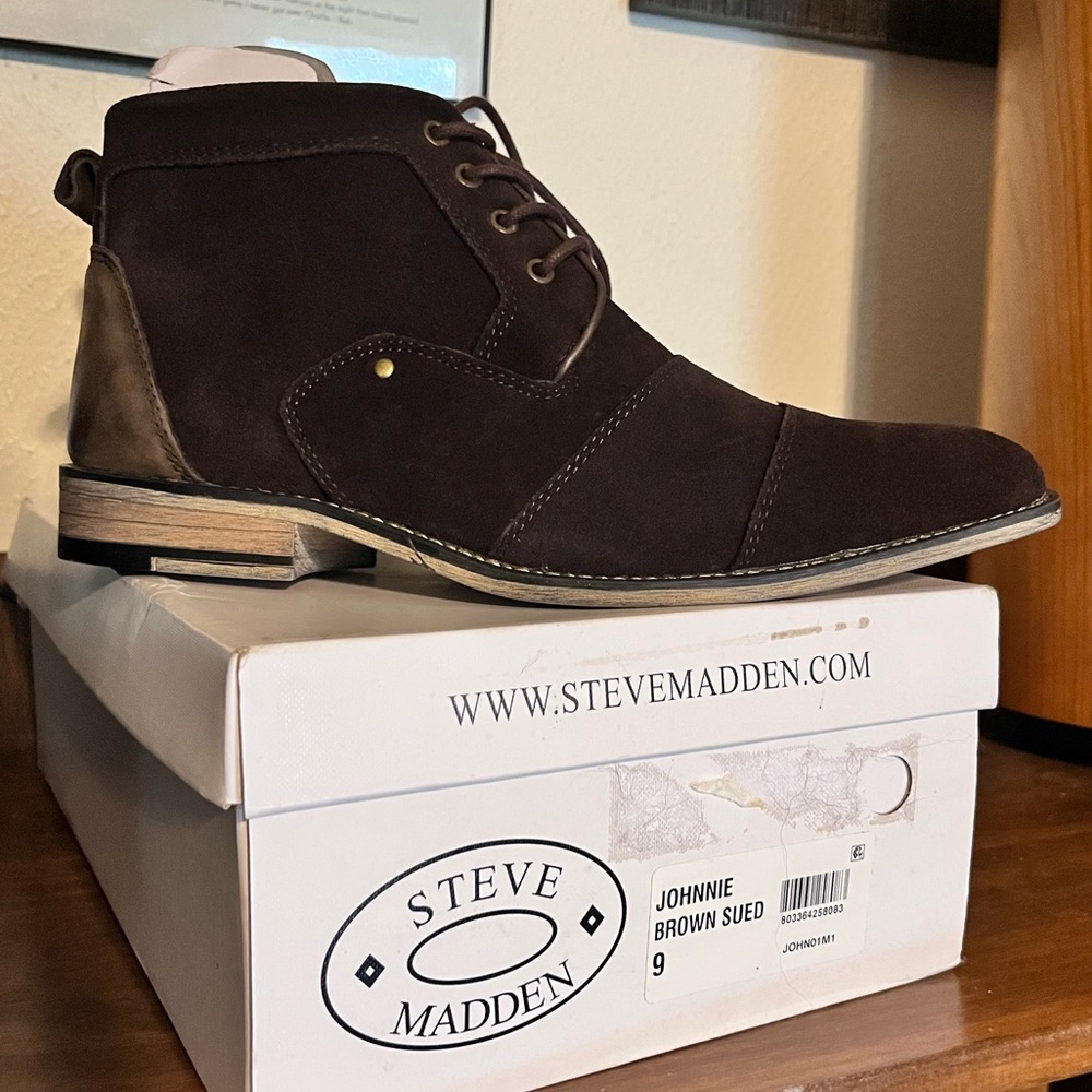 Steve Madden Johnnie Suede Boots 9